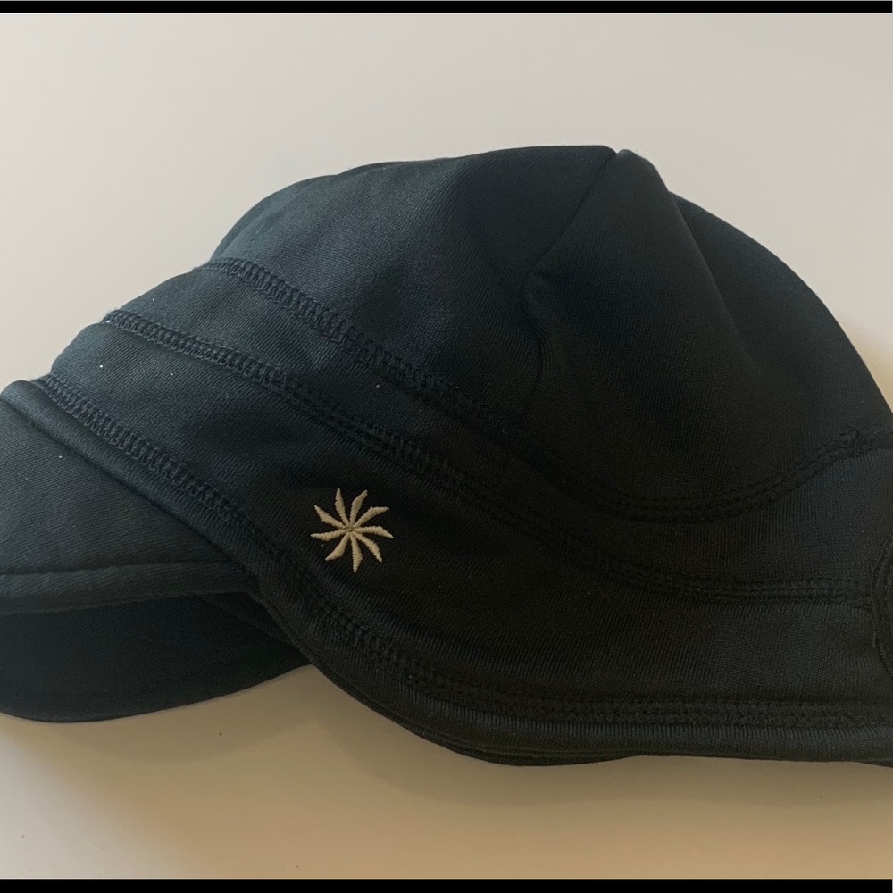 Athleta polartec fleece cap with ponytail hole!